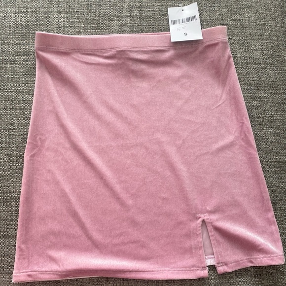 🍒SOLD🍒 NWT Pink Velvet Slit Mini Skirt - Picture 1 of 4